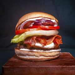 2 X-Bacon (Alface, Tomate, Batata Palha, Milho, Hamburguer, Presunto, Muçarela e Bacon)