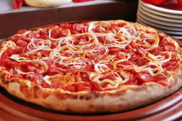 2 Pizza Calabresa Grande (Calabresa fatiada, cebola e azeitonas pretas)